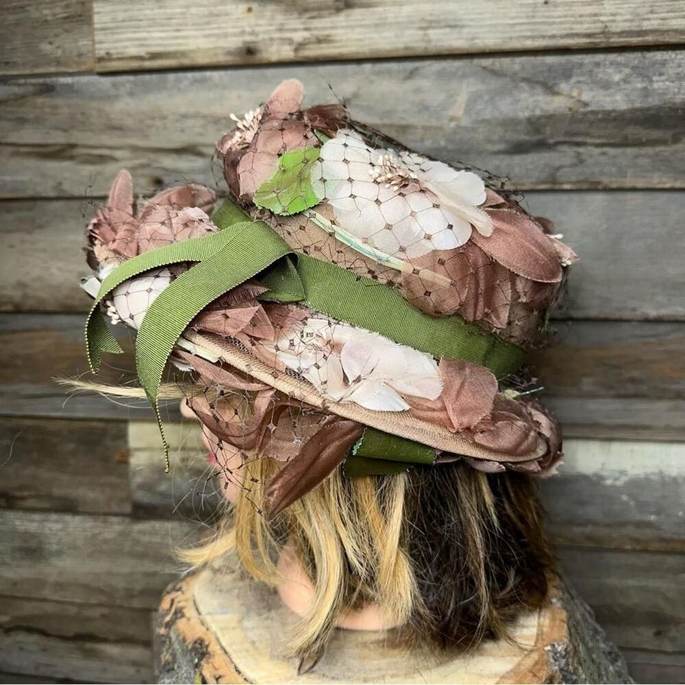 Vintage-american Women's Brown and White Hat - Picture 6 of 6